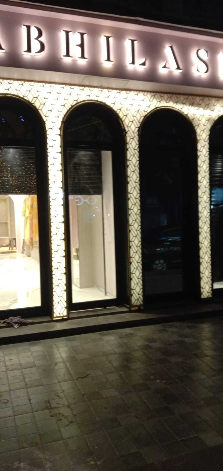 Luxury Retail Walkway with Gold Border Jaali Pelmet